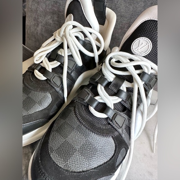 LV Archlight Sneaker in Graphite Womens Size 40 - Picture 4 of 9